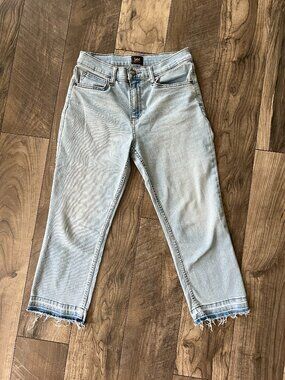 Lee Capri Jeans with raw edge